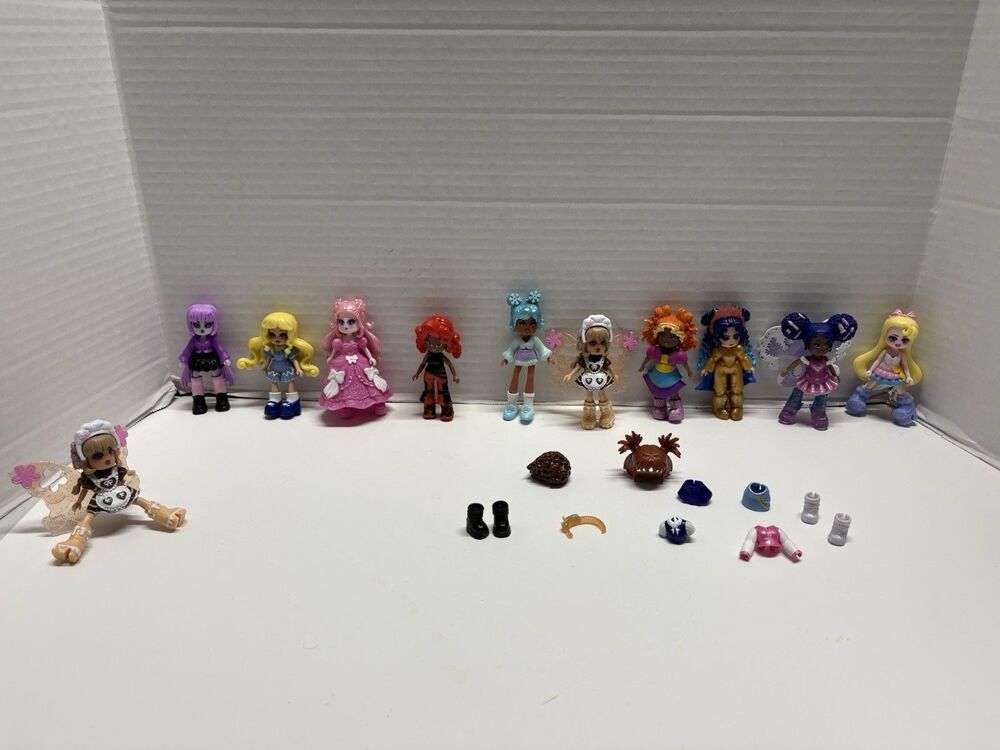 Royale High Dolls Figures Lot Of 11 Dolls & Extra Accessories Series 1&2 No Code